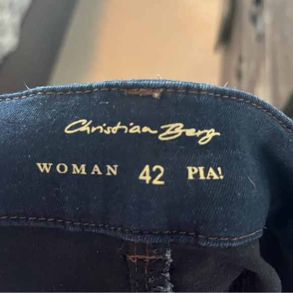 Dark wash Christian Berg jeans - Picture 2 of 2